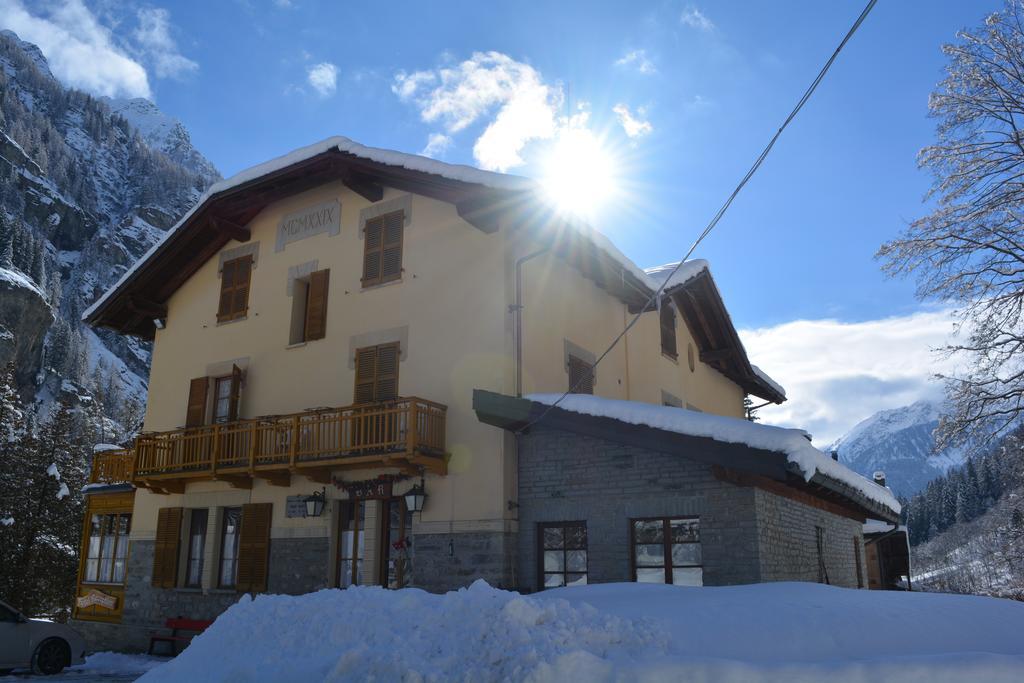 Hotel Villa Tedaldi Gressoney-Saint-Jean Ngoại thất bức ảnh